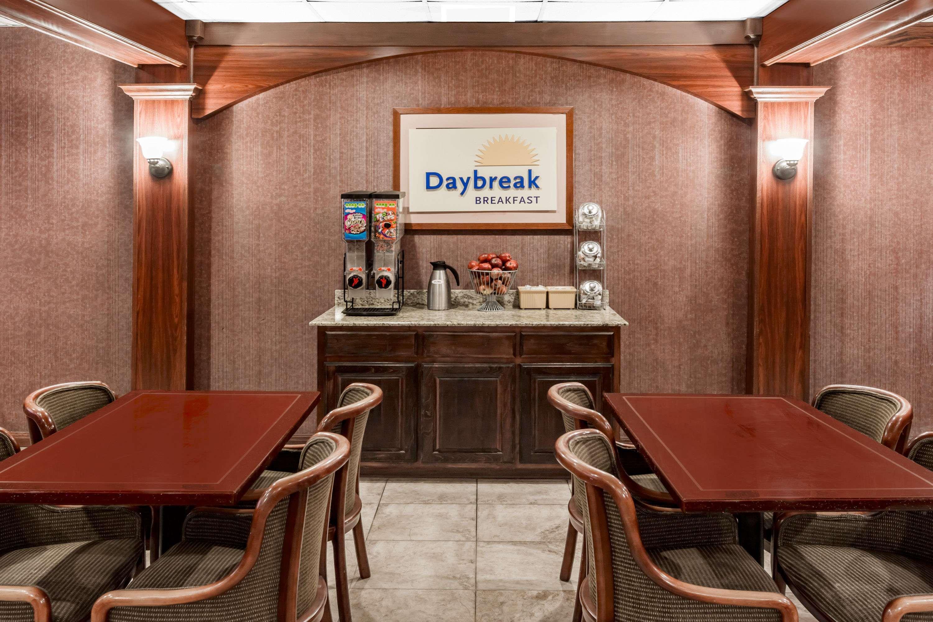 Days Inn & Suites By Wyndham Jennings Eksteriør billede