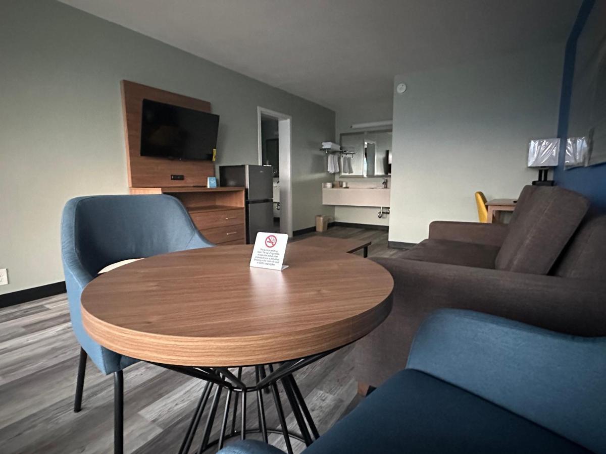 Days Inn & Suites By Wyndham Jennings Eksteriør billede