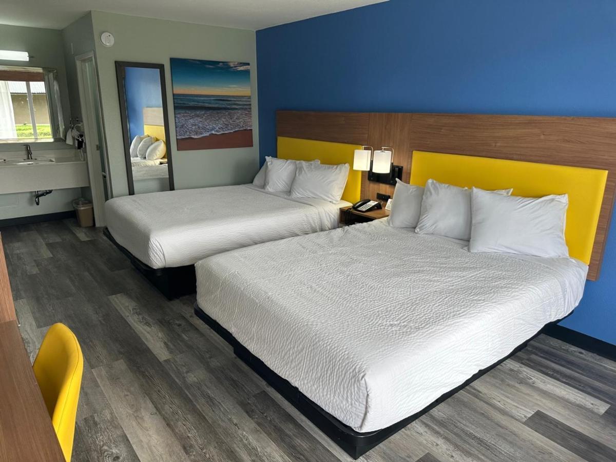 Days Inn & Suites By Wyndham Jennings Eksteriør billede
