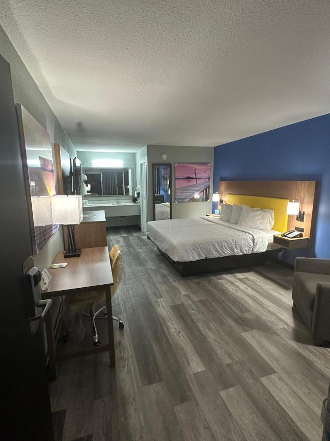 Days Inn & Suites By Wyndham Jennings Eksteriør billede