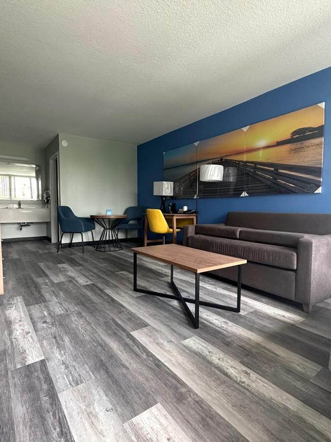 Days Inn & Suites By Wyndham Jennings Eksteriør billede