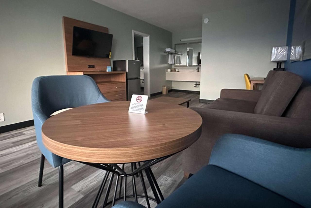 Days Inn & Suites By Wyndham Jennings Eksteriør billede