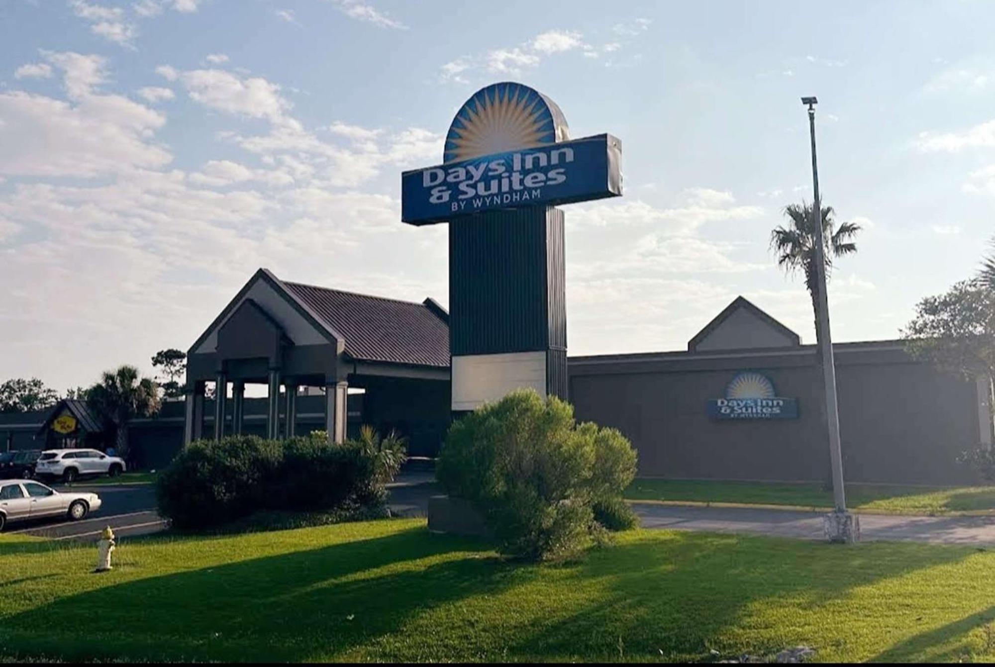 Days Inn & Suites By Wyndham Jennings Eksteriør billede